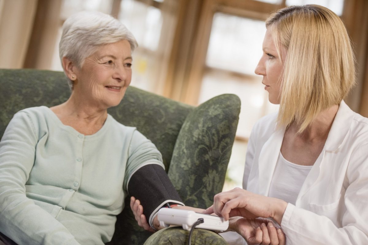 Tout savoir sur l’aide et les soins à domicile