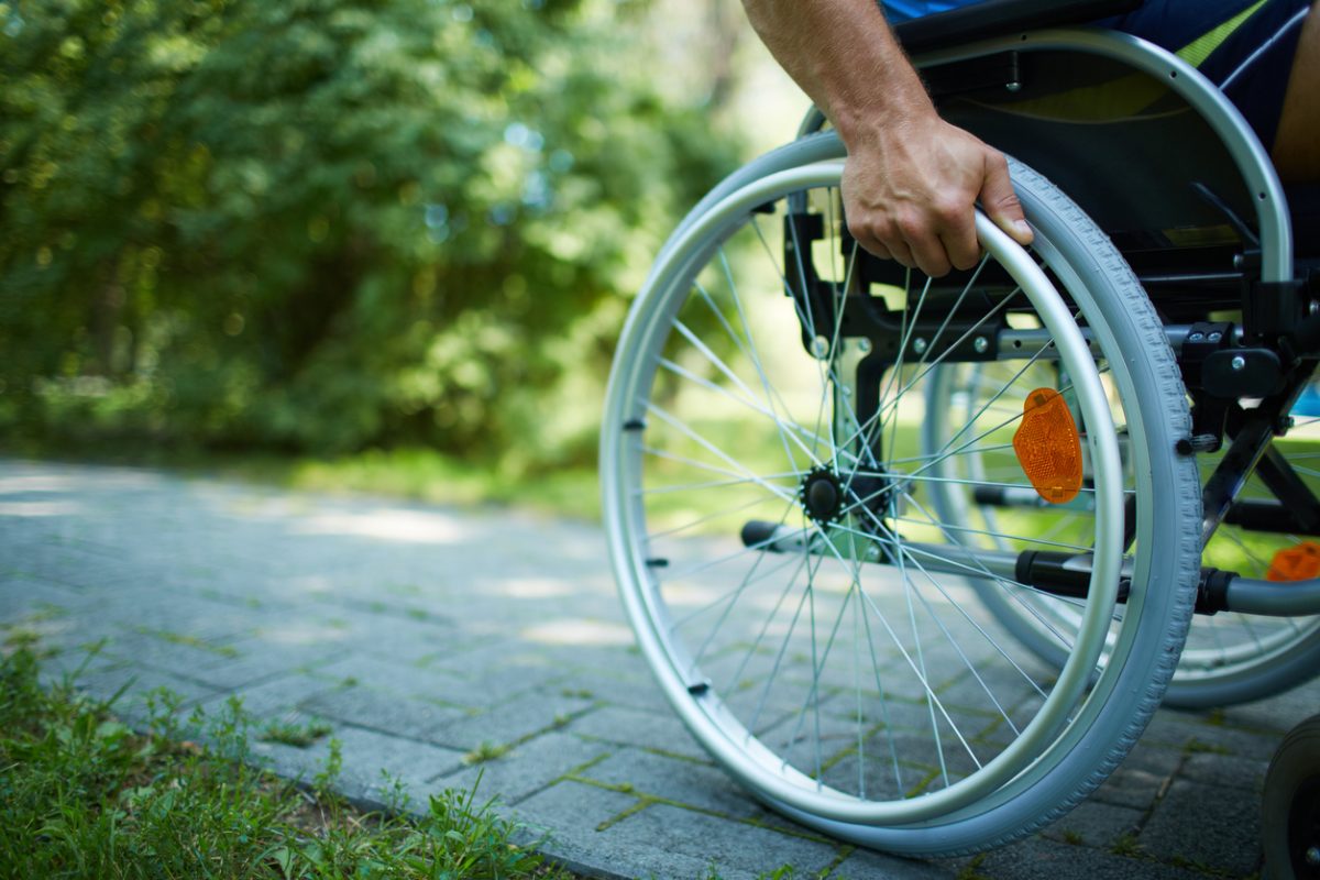 Comment choisir le matériel médical pour des personnes en situation de handicap moteur ?